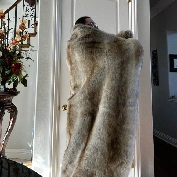 NWOT Limited Edition Blonde Fox Faux Fur Throw 60”x72”